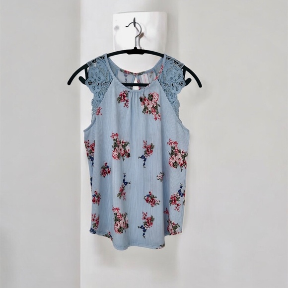 No Boundaries blue/white pinstripe floral blouse with lace  M - Picture 1 of 7